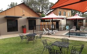 Adelphi Apartment 2- Poolside Or Apartment 2A- King Studio